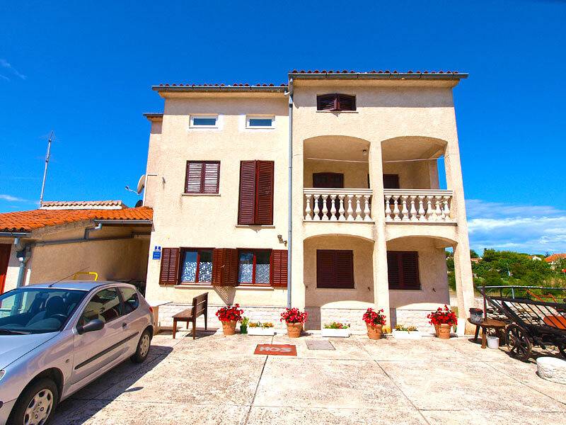 Ganze Wohnung, Ferienwohnung für 4 Personen mit Terrasse in Valbandon, Südküste Istrien