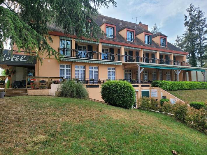 Gîte pour 6 personnes, avec Terrasse ainsi que Jardin et Piscine à Varennes-sur-Allier