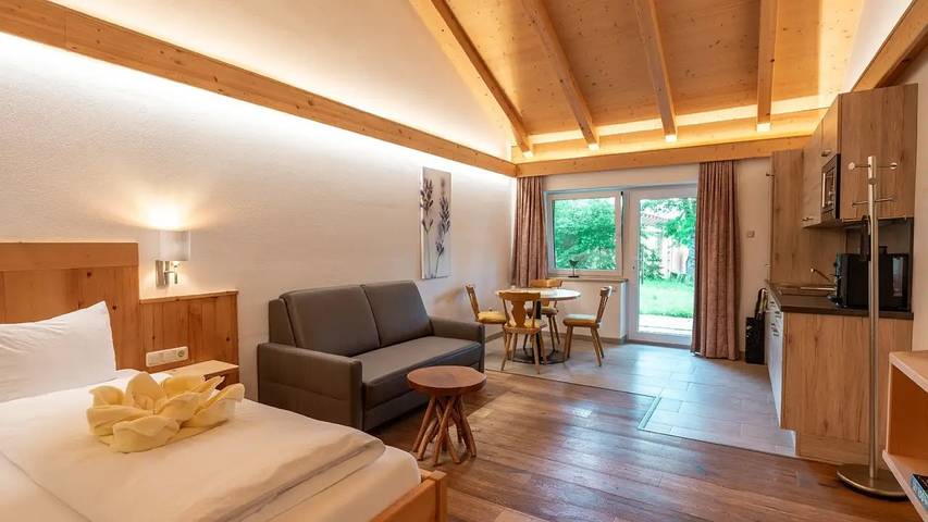 Ferienwohnung für 2 Personen, mit Sauna und Pool sowie Terrasse und Garten, mit Haustier in Ainring