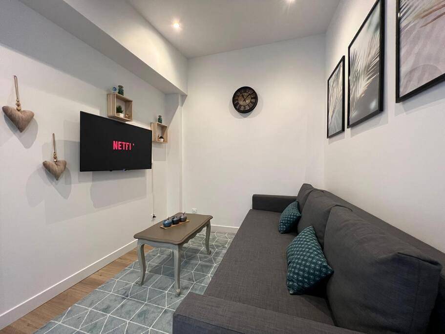 Appartement entier, One-Bedroom Apartment in Veneux-les-Sablons, Seine-et-Marne