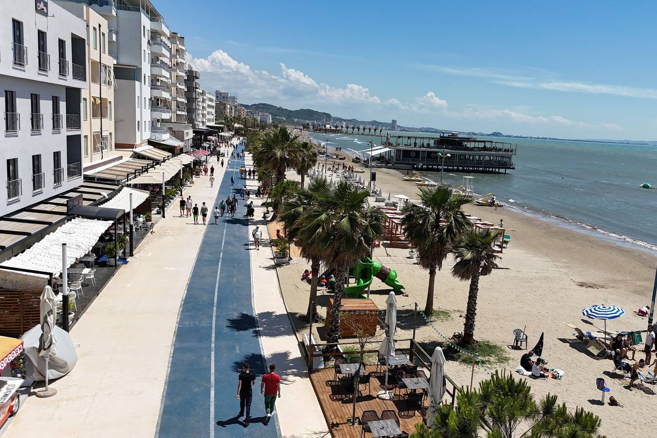 Geheel appartement, Sea Vista Durres 50m from beach in Durrës (stad), Albanië