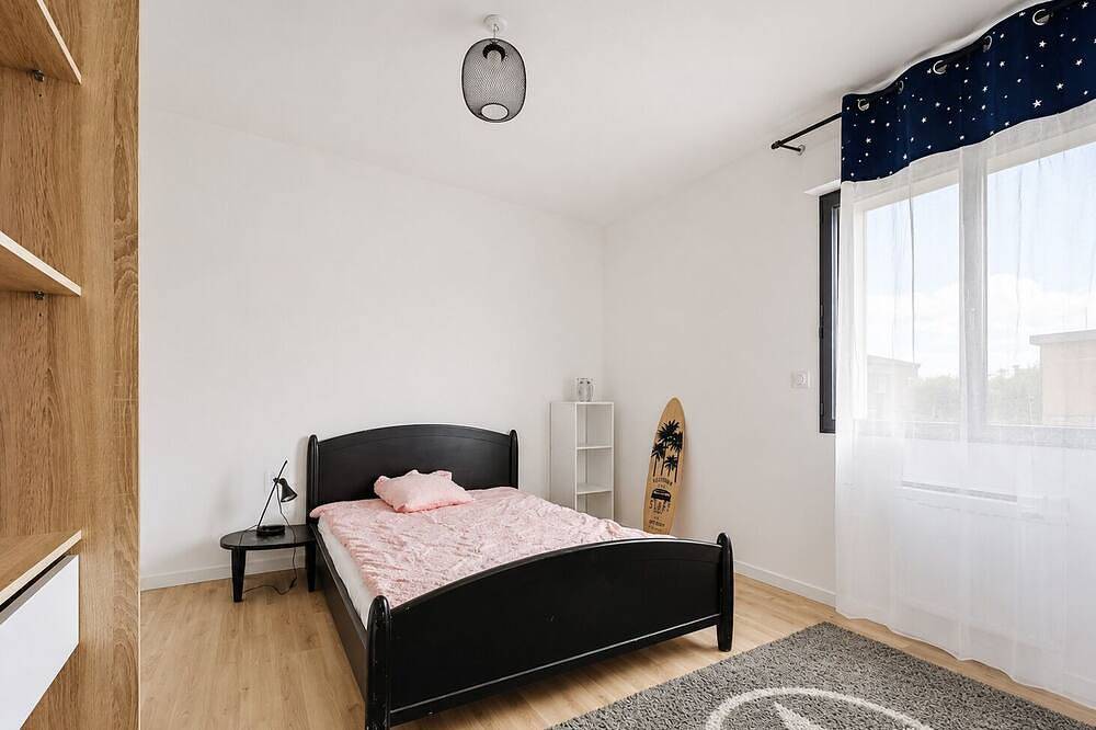Bright wooden house 1 km from beaches and Aber Wrac'h in Lannilis, Brest region