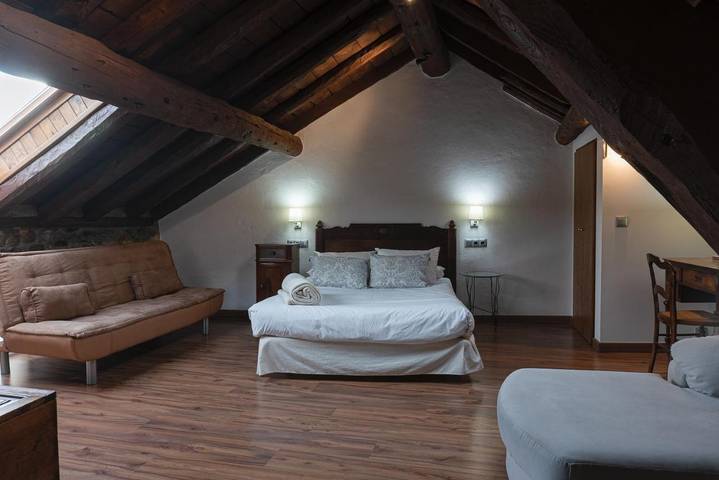 Maison de campagne pour 14 personnes, avec terrasse à Angoustrine-Villeneuve-des-Escaldes