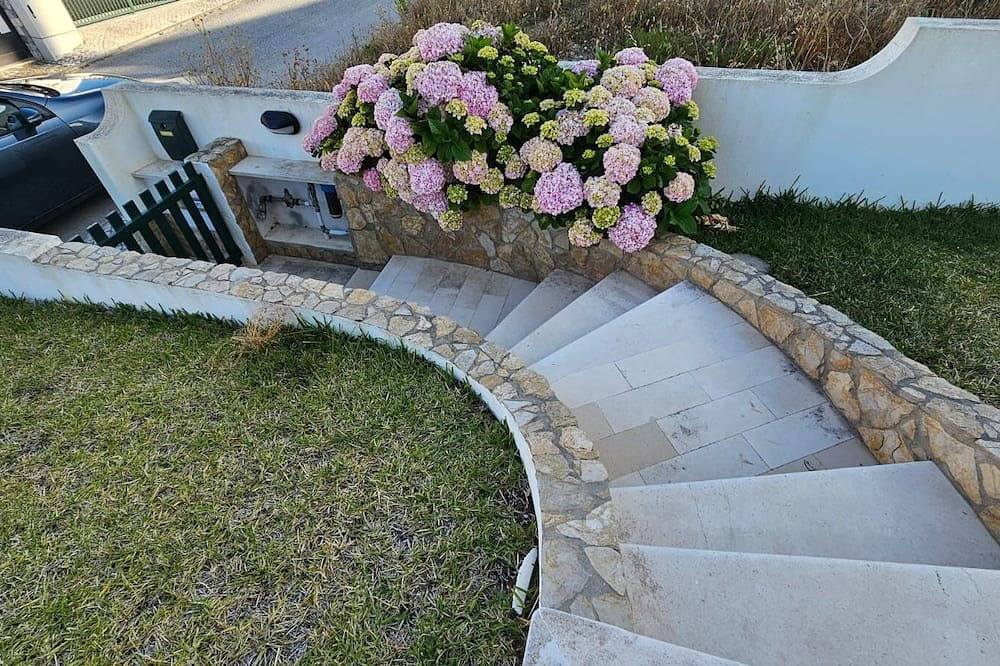 Casa Lu 153289/Al Salir do Porto 4-bedroom villa 10 minutes' walk from the beach in Salir do Porto, Tornada e Salir do Porto