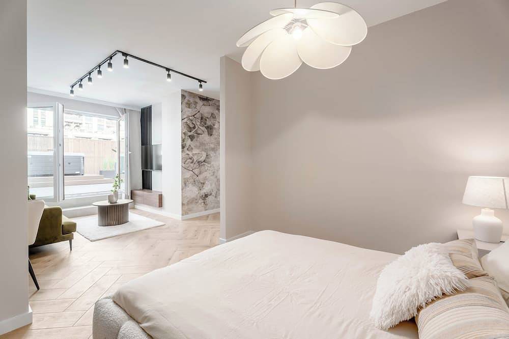 Apartamento entero, Luxurious Brand New! Private Jacuzzi + Terrace + Parking in Varsovia, Mazovia (región)