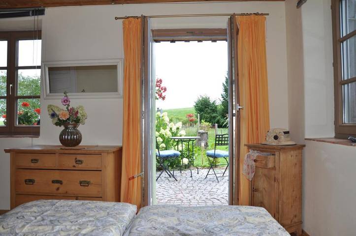 Ferienwohnung für 2 Personen, mit Terrasse und Garten sowie Sauna und Ausblick in Kaufbeuren