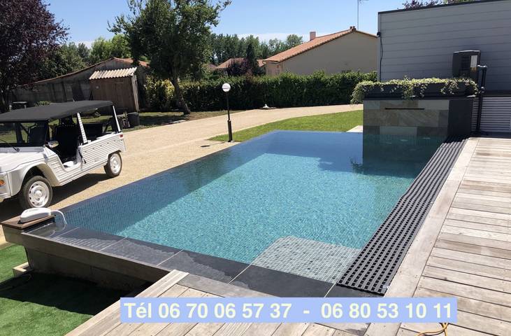Cottage pour 6 personnes, avec terrasse ainsi que jardin et piscine à Sigournais