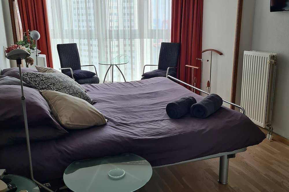 Entire apartment, Three cornerstones of modern Living: Business, Luxury living and Recreation in Rotterdam, South Holland
