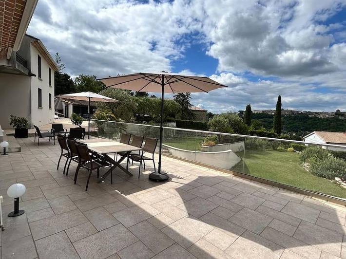 Location de vacances pour 10 personnes, avec vue ainsi que terrasse et piscine à Ucel - 4