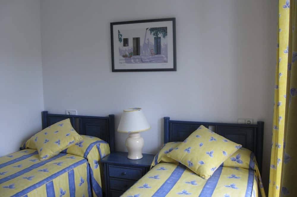Apartamento entero, Precioso ático cerca de Marbella Los Arqueros Golf in Los Arqueros Golf and Country Club, Benahavís