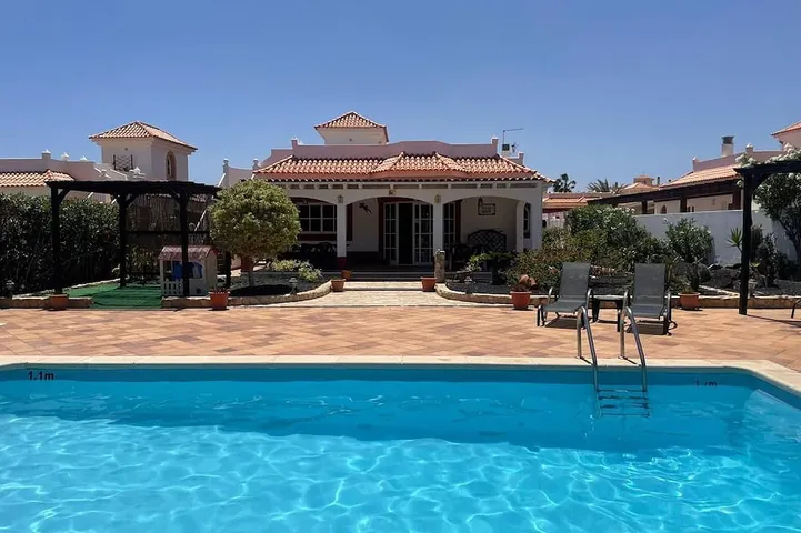 Holiday home for 9 people, with terrace and garden - 1