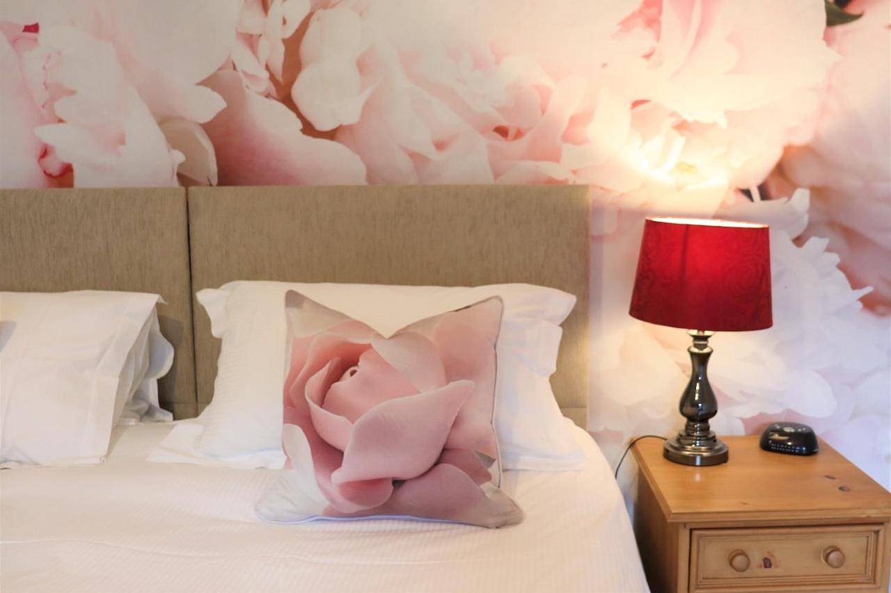 Double or Twin Room with Garden View in Freshwater East, Pembrokeshire