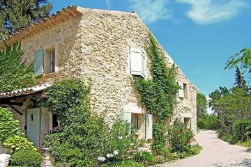 Gîte pour 4 personnes, avec terrasse à Ménerbes