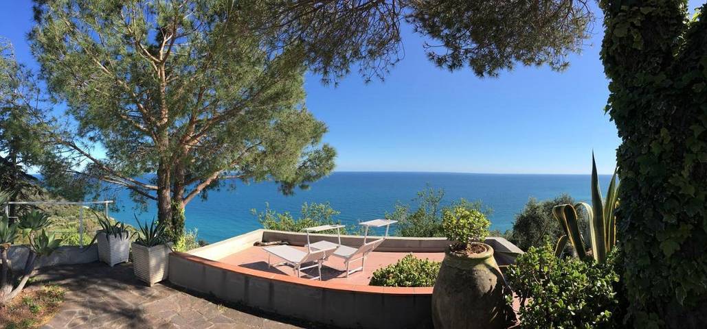 Villa pour 6 personnes, avec Balcon et Terrasse ainsi que Jardin et Vue à Imperia - 3