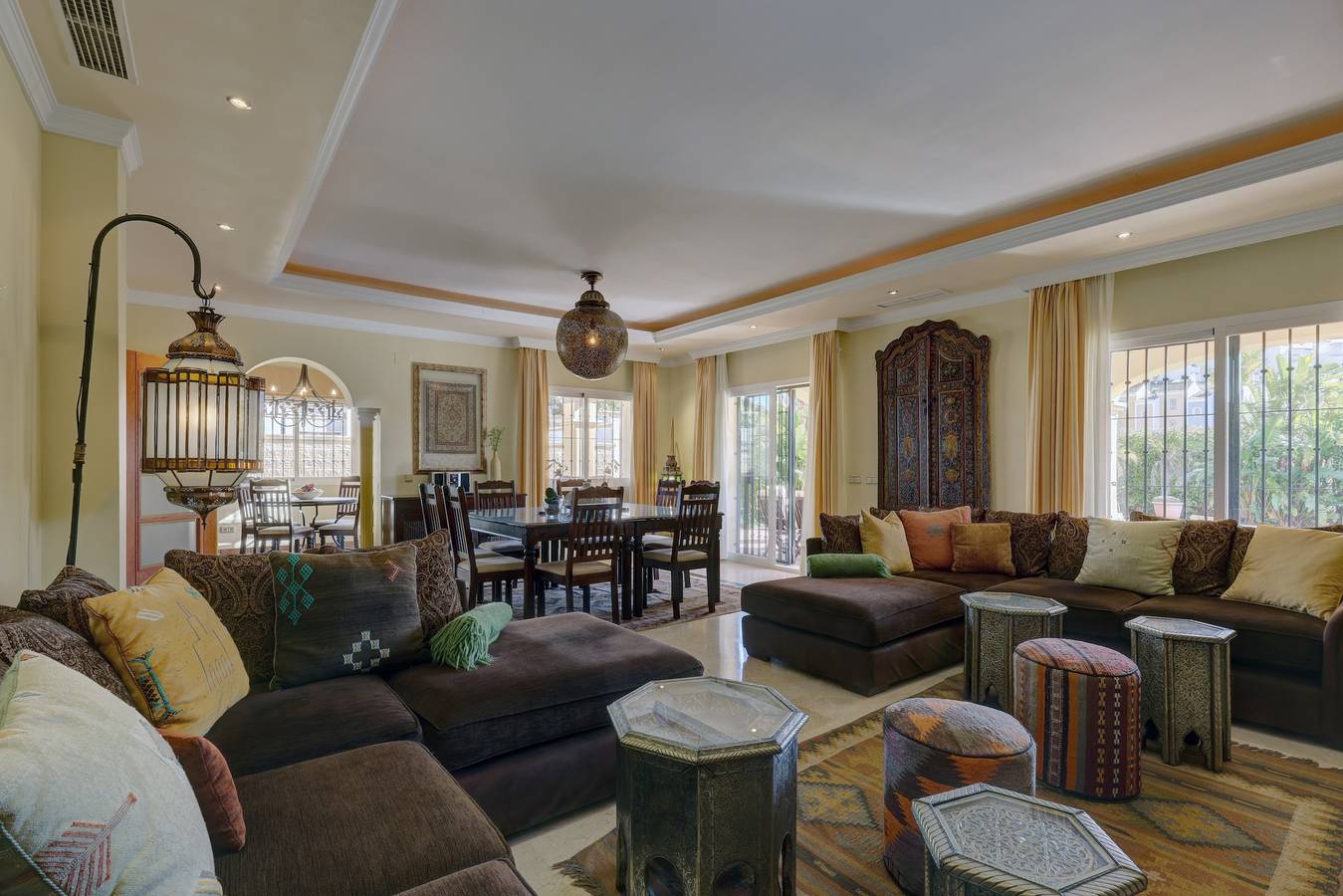 Villa Majestic with Mountain View, Pool and Wi-Fi in Casares del Sol, Casares