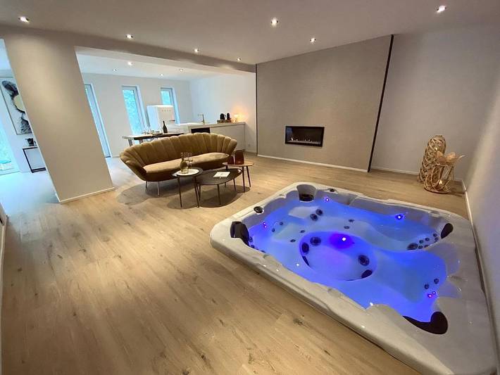 Ferienwohnung für 2 Personen, mit Balkon und Whirlpool sowie Terrasse und Sauna