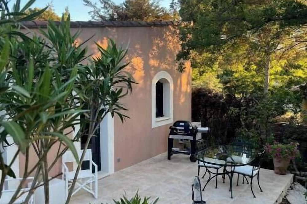 Maison Pour 2 Personnes, Calme et Détente au Pied du Luberon ! in Robion, Regionaler Naturpark Luberon