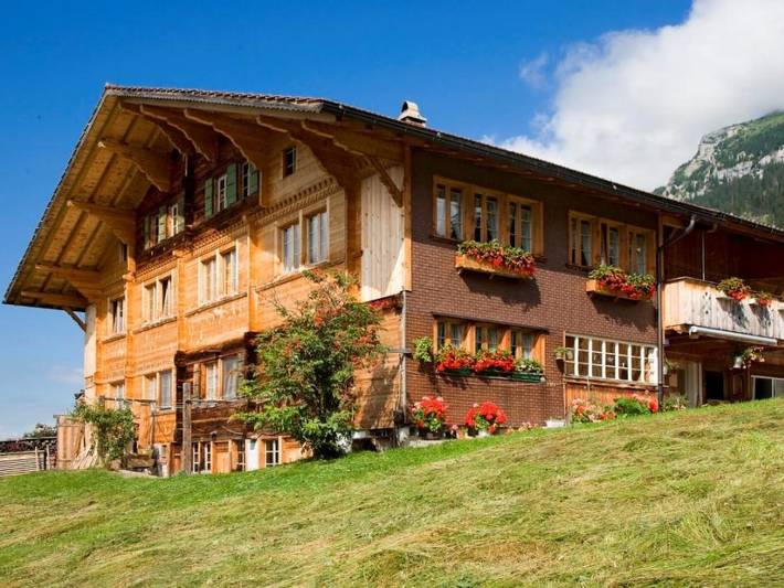 Ferienwohnung für 11 Personen, mit Balkon und Ausblick im Berner Oberland