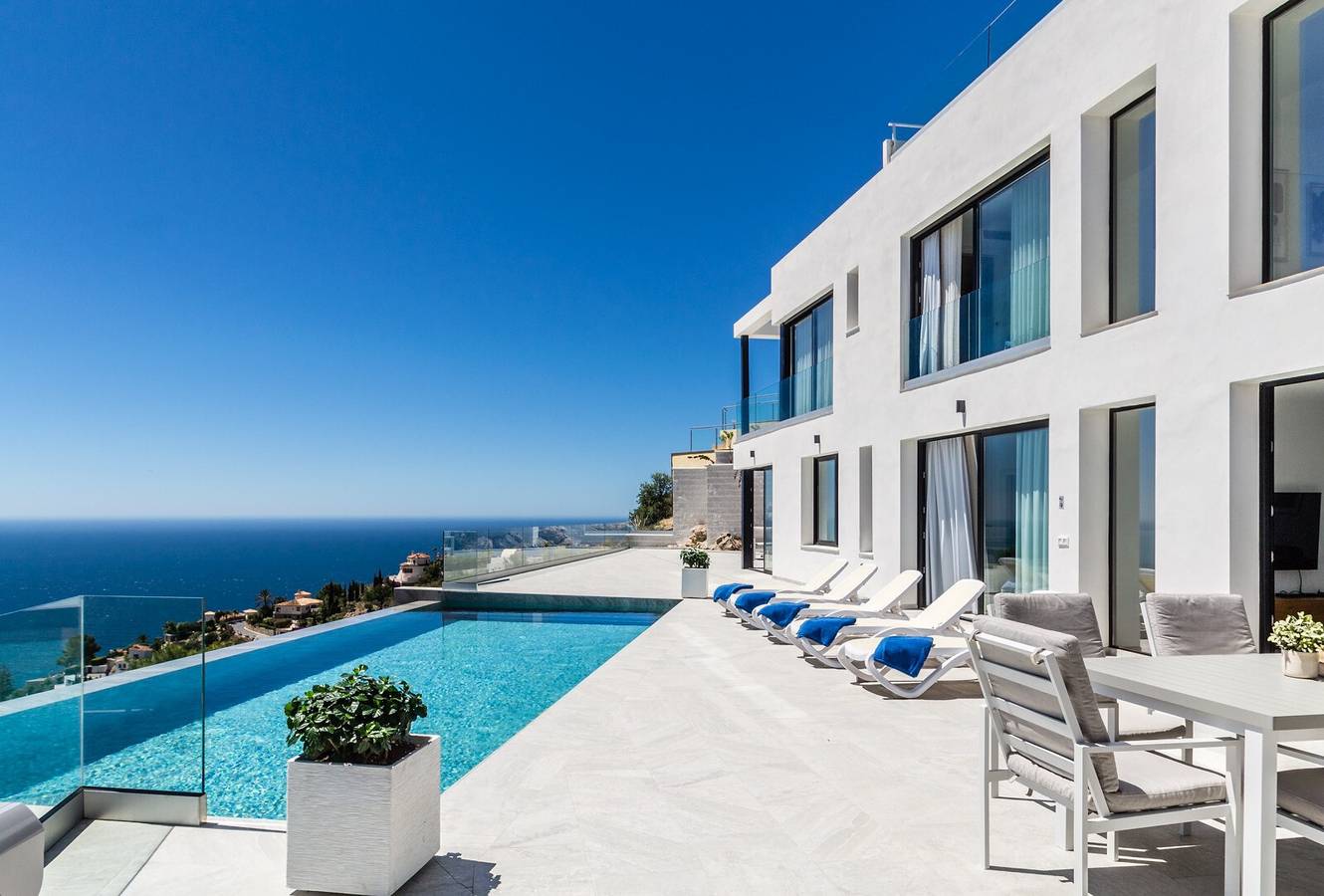 Villa 'La Grande Bleue' met Uitzicht op Zee, Wi-Fi en Airconditioning in Monte de los Almendros, Salobreña