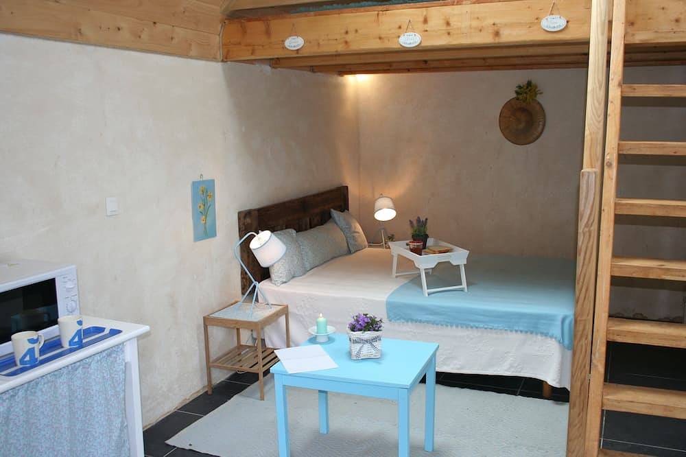 Lilly, adorable petite maison en pierre pour 3 personnes. in Callac, Région de Guingamp