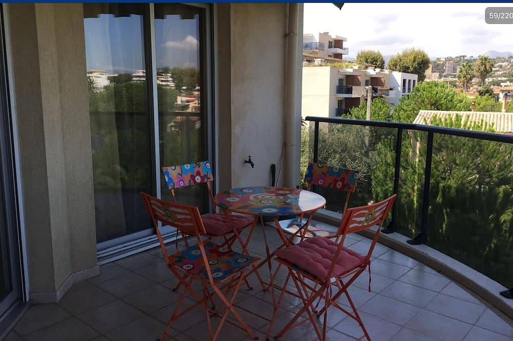 Apartamento entero, Cagnes sur Mer Côte d'Azur terraza frente al mar piscina en el estacionamiento del parque in Cros de Cagnes, Cagnes-sur-Mer