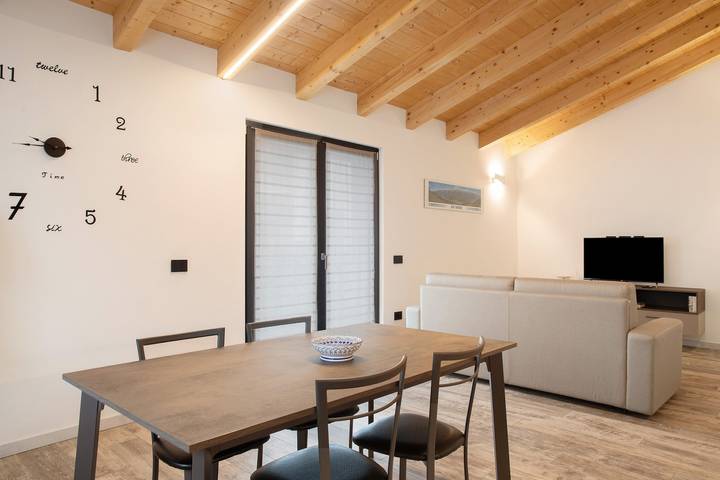 Appartamento intero, Appartamento 'Alice' con Vista Montagna, Wi-Fi e Aria Condizionata in Caiolo (Borgo), Caiolo