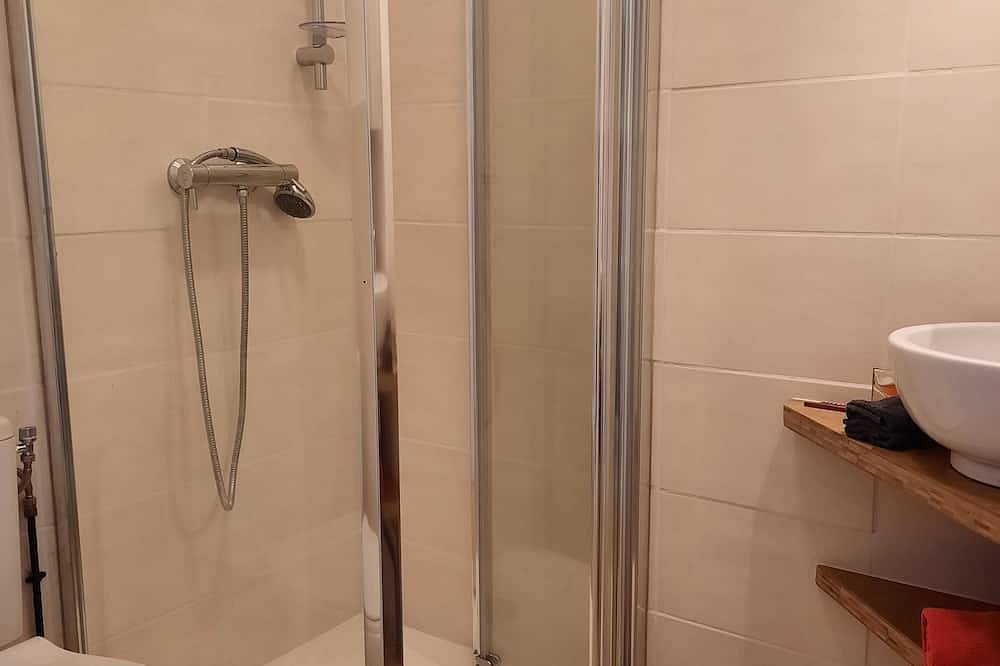 Apartamento entero, Gîte Plein Soleil - Cigaloun - Services +++ in Vals-les-Bains, Parc naturel régional des Monts d'Ardèche
