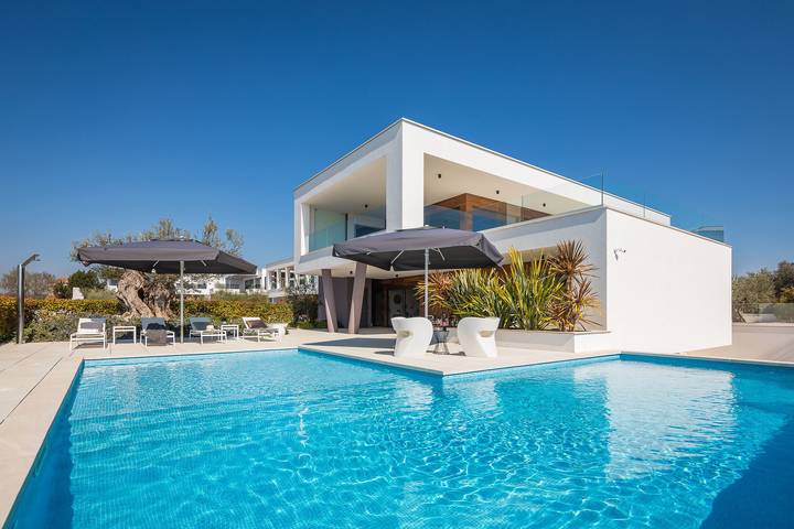 Villa für 12 Personen, mit Balkon/Terrasse und Terrasse sowie Sauna