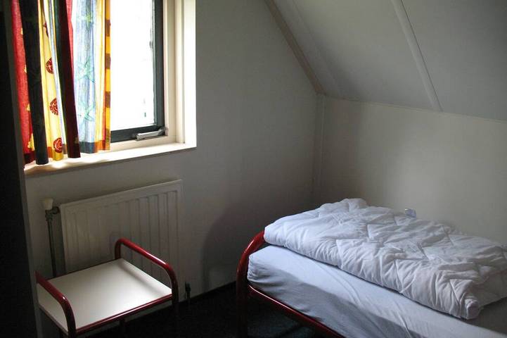 Freistehender Bungalow auf 450 m2 Grundstück, eingezäunter Garten mit freiem Blick in Zeeuwse Kust