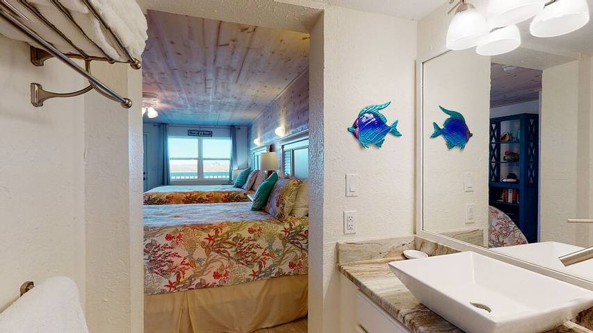 Vacation rental for 4 people, with pool and hot tub as well as balcony in Port Aransas