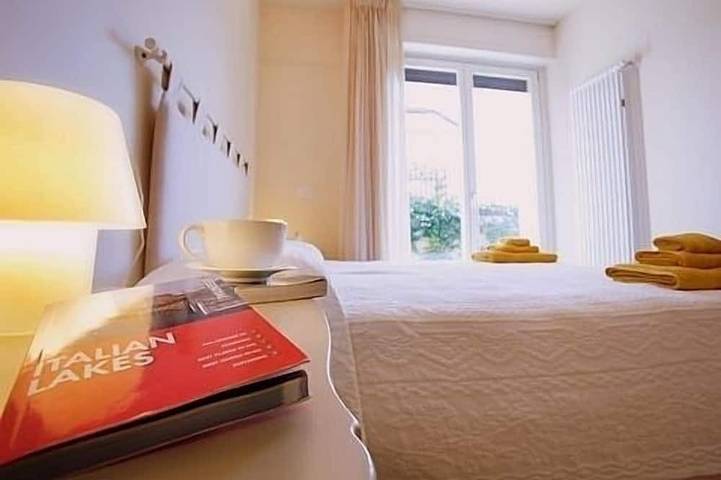 Ganze Wohnung, Dorfzentrum, Pool-Apartment mit Seeblick. Kein Auto als Bus und Fähre erforderlich in Lenno, Gemeinde Tremezzina