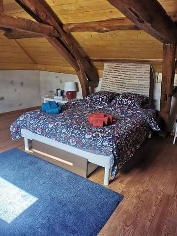 Chambre d’hôte pour 6 personnes, avec terrasse à Troncens