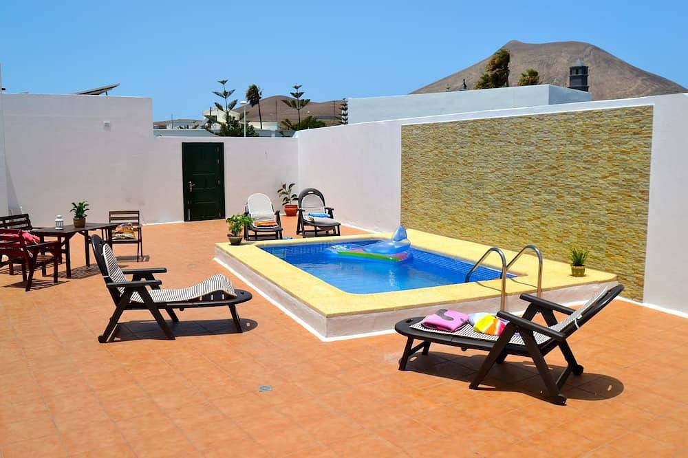 Casa amplia, tranquila con piscina climatizada y gran jardín. in Guime, San Bartolomé
