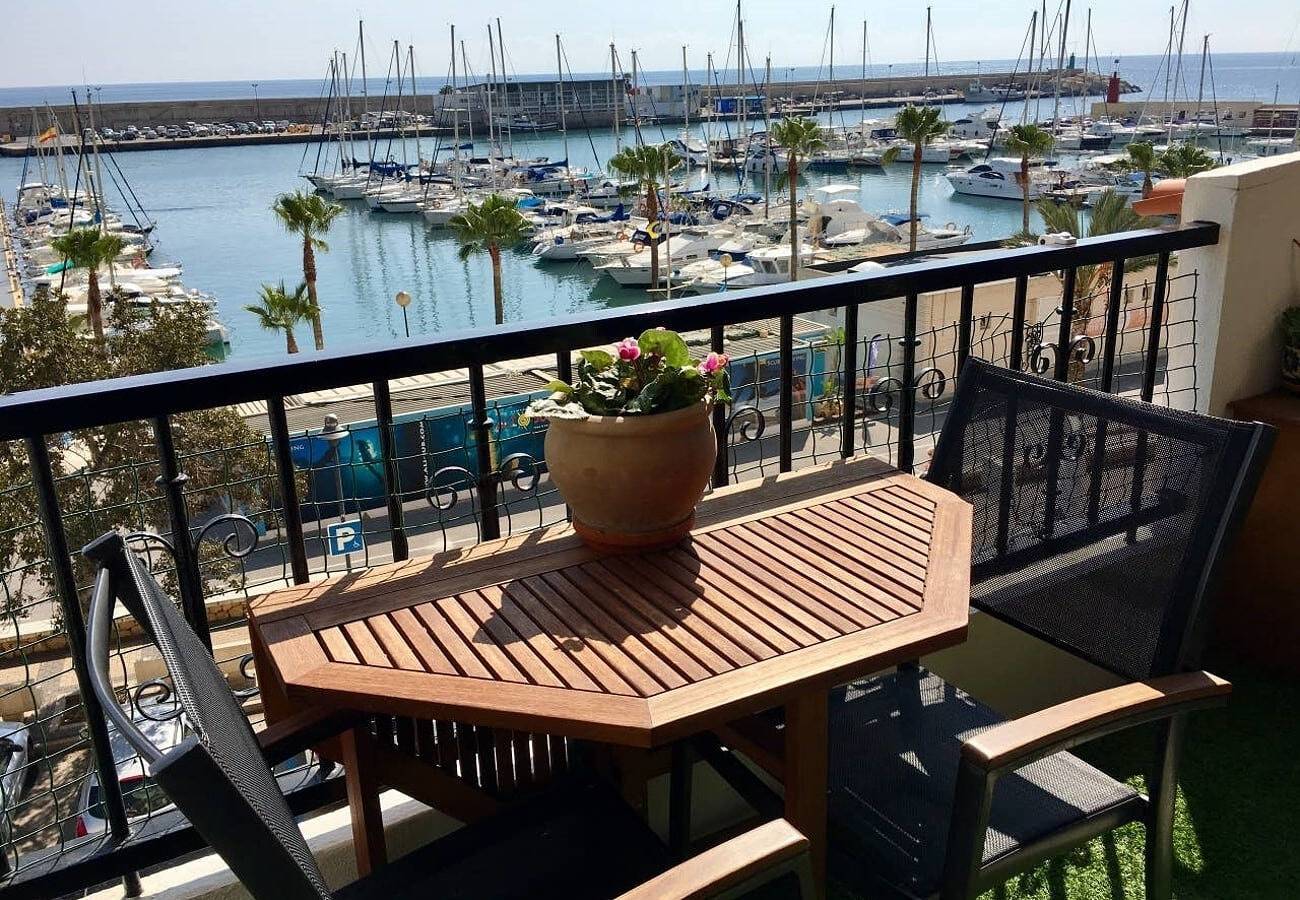 Apartamento entero, Apartamento 'Vistas Al Puerto' con vistas al mar, balcón y Wi-Fi in Villajoyosa, Costa Blanca