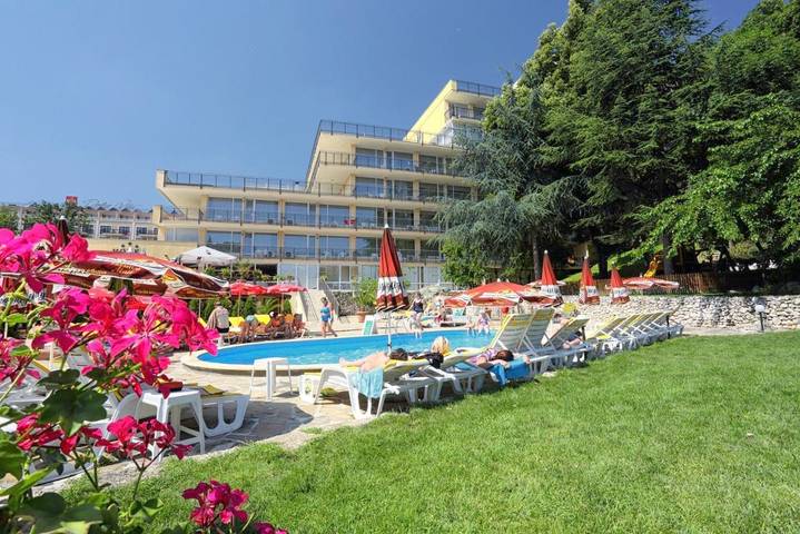 Hôtel pour 2 personnes, avec piscine et jardin ainsi que sauna et vue