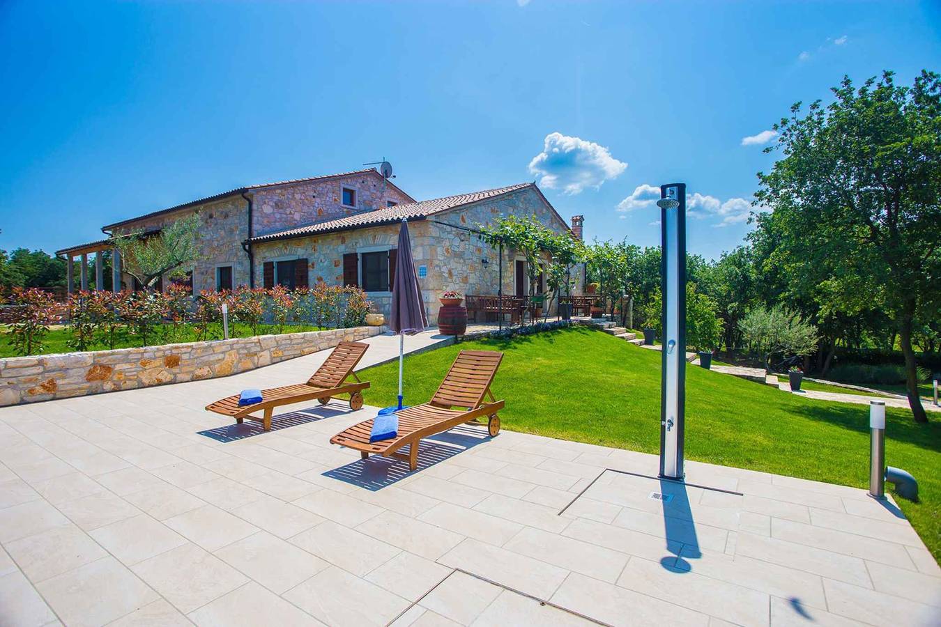 Ganze Ferienwohnung, Ferienwohnung mit Klimaanlage und Pool in Selina, Zentralistrien