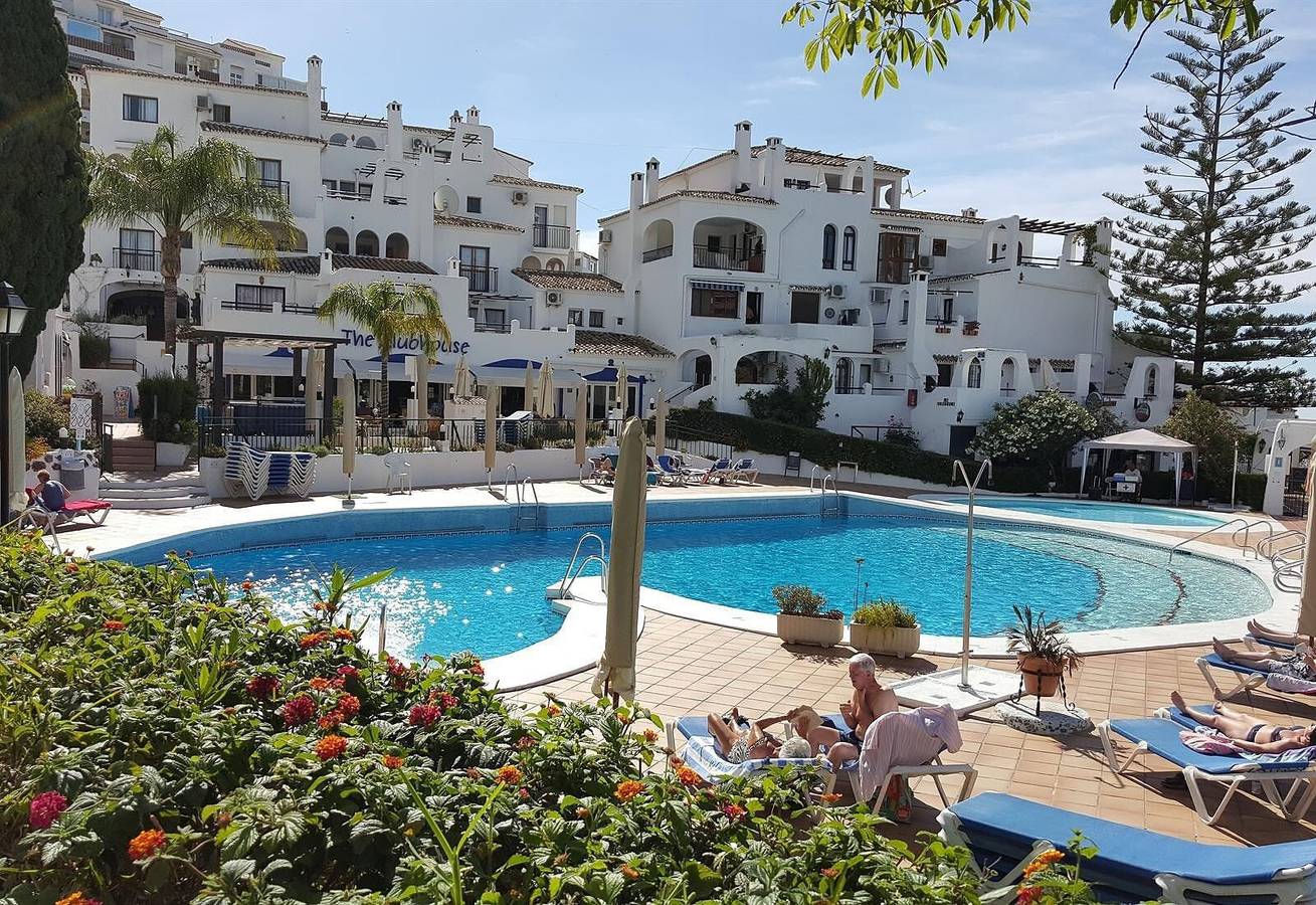 Appartement entier, "Penthouse à Benalmadena" vue mer et montagne, piscine extérieure, terrasse, climatisation et Wi-Fi. in Benalmádena Costa, Benalmádena