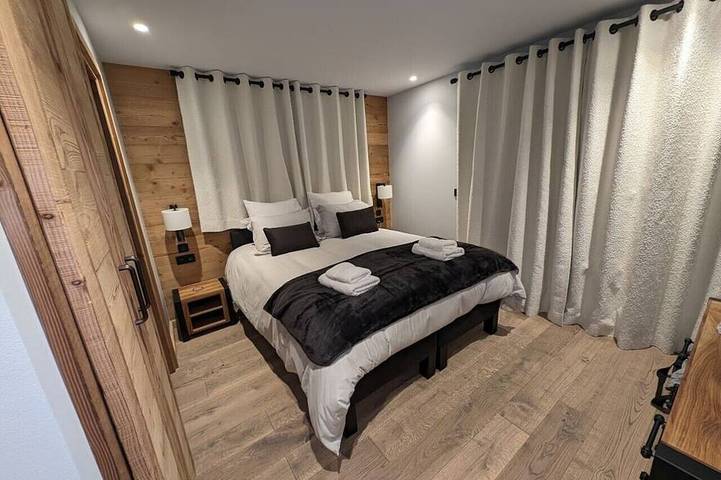 Sophisticated, Relaxed Chic, 7 bedroom & games rom in Vaujany, Écrins National Park
