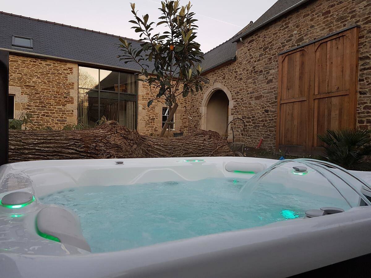 Maison de vacances pour 4 personnes avec jacuzzi in Calorguen, Région de Dinan