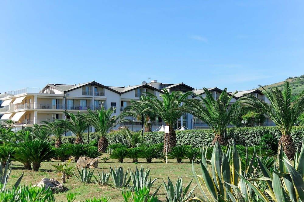 Entire apartment, Lovely apartment for 4 guests with A/C, pool, internet, Tv, terrace and pets allowed in Adriatic Coast Abruzzo