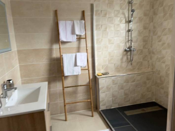 Maison d’hôte pour 2 personnes, avec terrasse ainsi que piscine et jardin à Sainte-Suzanne - 3