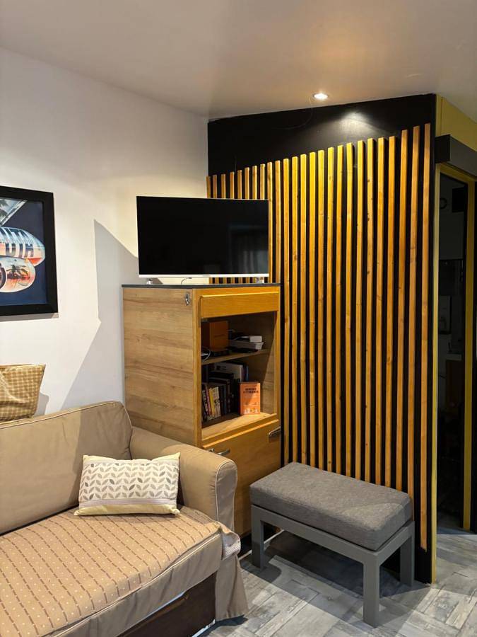 Gîte pour 2 personnes, avec Terrasse et Jardin ainsi que Piscine et Vue à Launaguet - 3