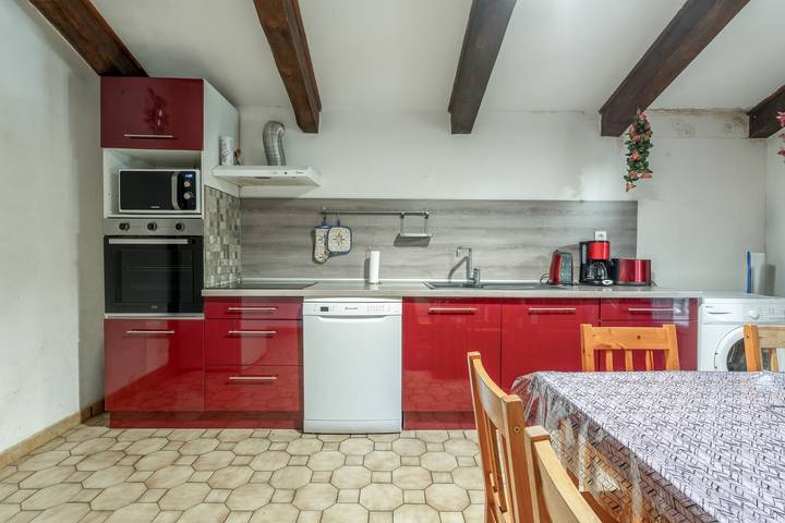 Villa 'Gourderatte' with Private Pool, Private Terrace and Wi-Fi in Méjannes-lès-Alès, Alès region