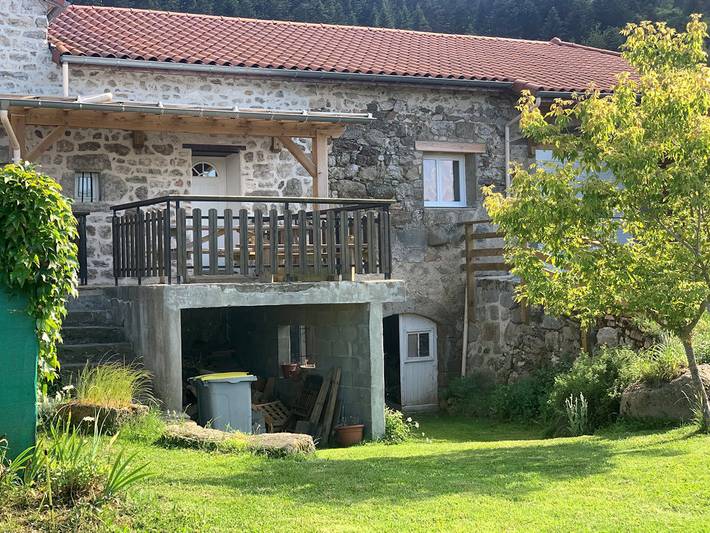 Gîte pour 11 personnes, avec terrasse dans Gumières