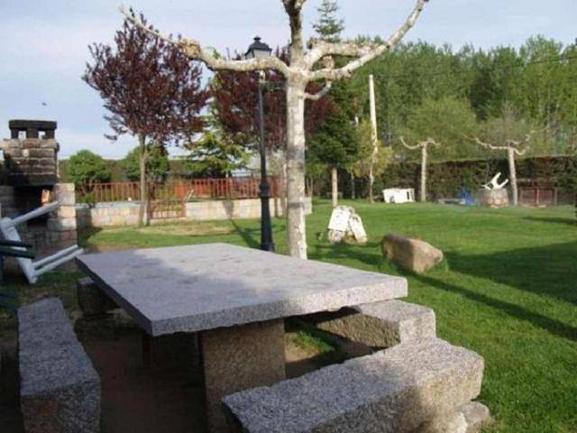 Casa rural para 12 personas, con piscina además de vistas y jardín, Familias con niños en Comarca de Ávila - 4