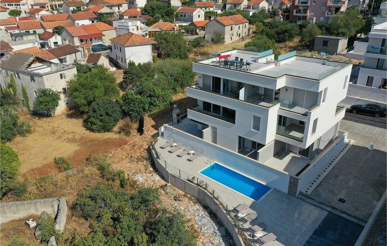 Ferienwohnung für 6 Personen, mit Terrasse in Okrug Gornji