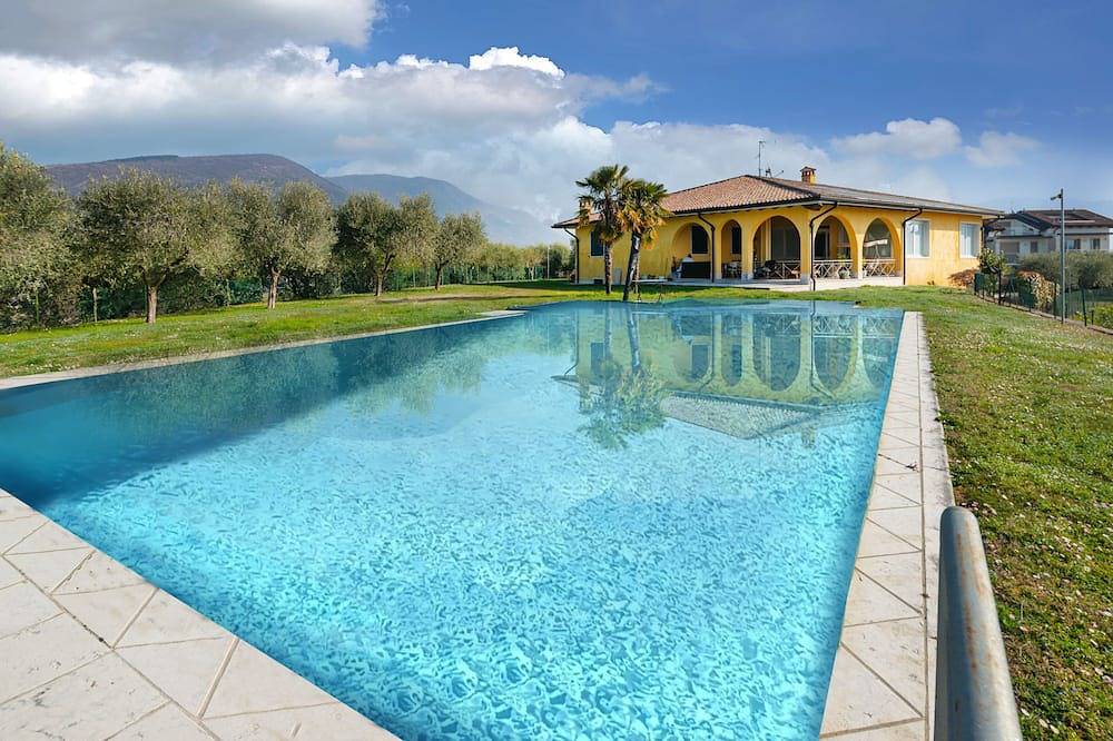 Villa Montegolo, Appartamento Graziella in Costermano, Gardasee-Berge