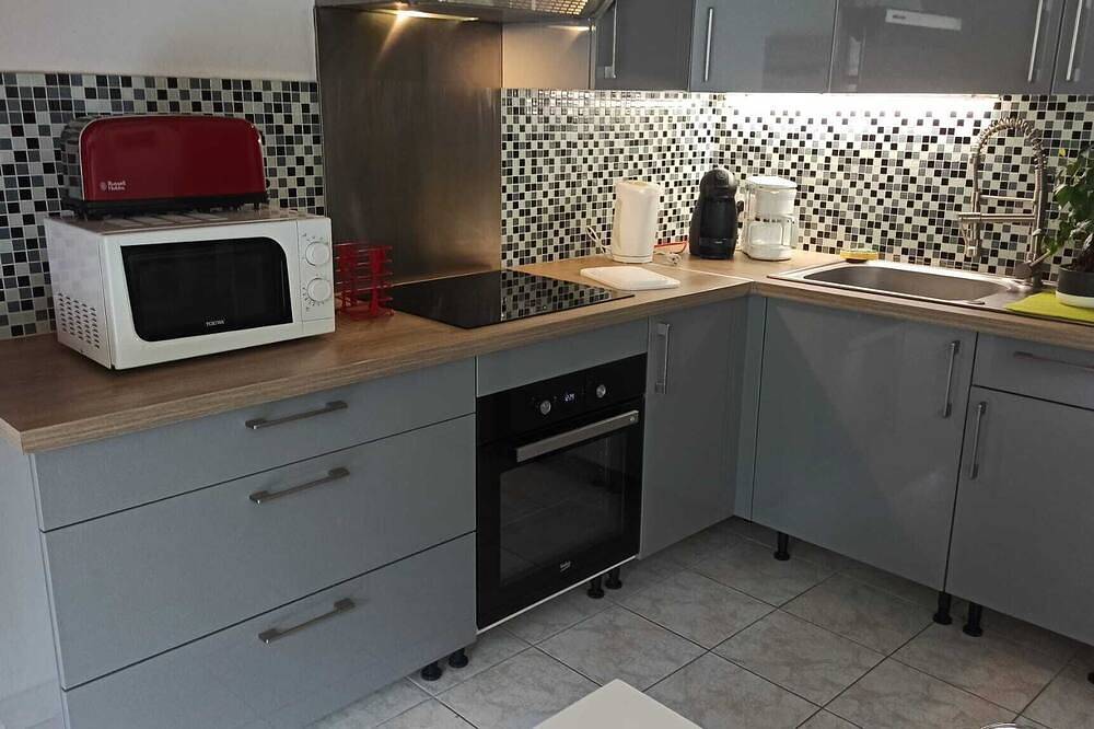 Appartement entier, Appartement pour vacances, cure thermale, mission, etc. in Bédarieux, Région de Béziers