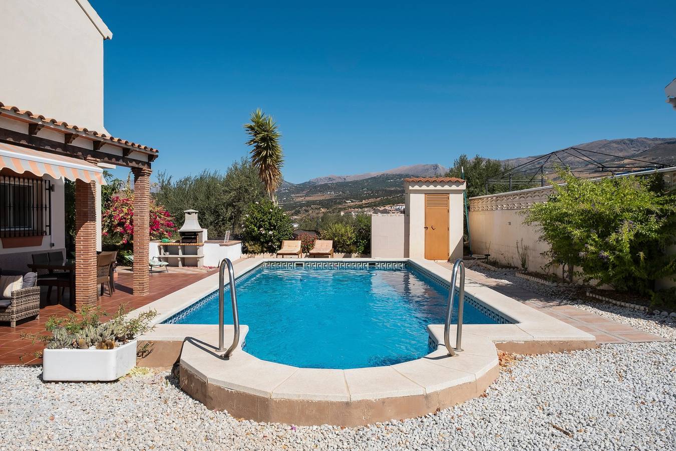Casa de vacaciones 'Villa Ju-mi' con vistas a la montaña y Wi-Fi in Alcaucín, Provincia de Málaga