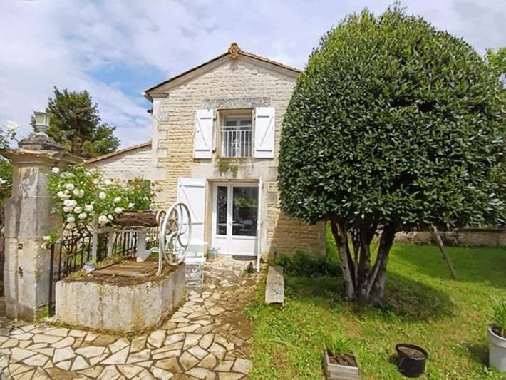 Gîte pour 4 personnes, avec jardin à Rouillac